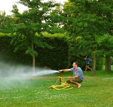 Abkühlung hinter dem Haus