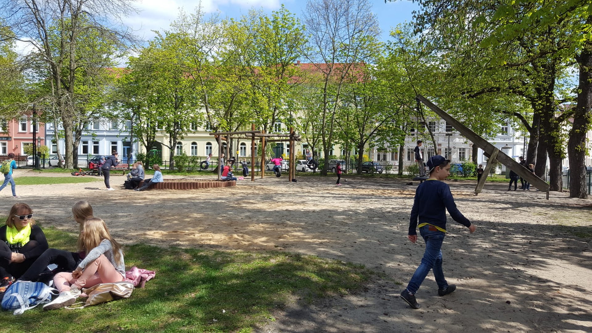 Spielplatzbesuch im Frühjahr