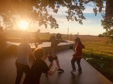 Chillen in der Abendsonne im Sommercamp