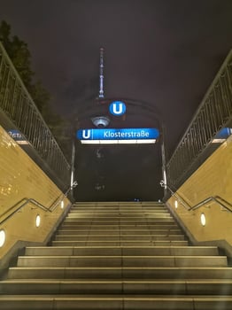 U-Bahn bei Nacht