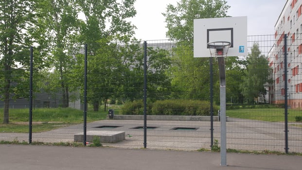 Basketballplatz am Haus