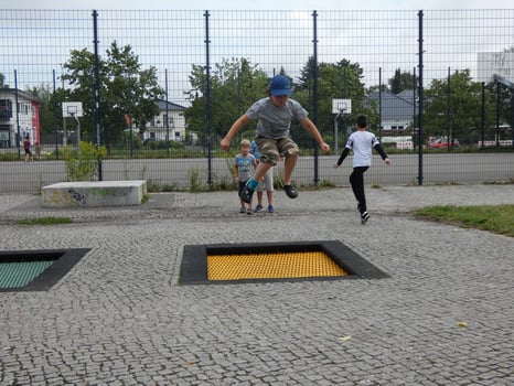 Trampolinspringen im Ferienlager