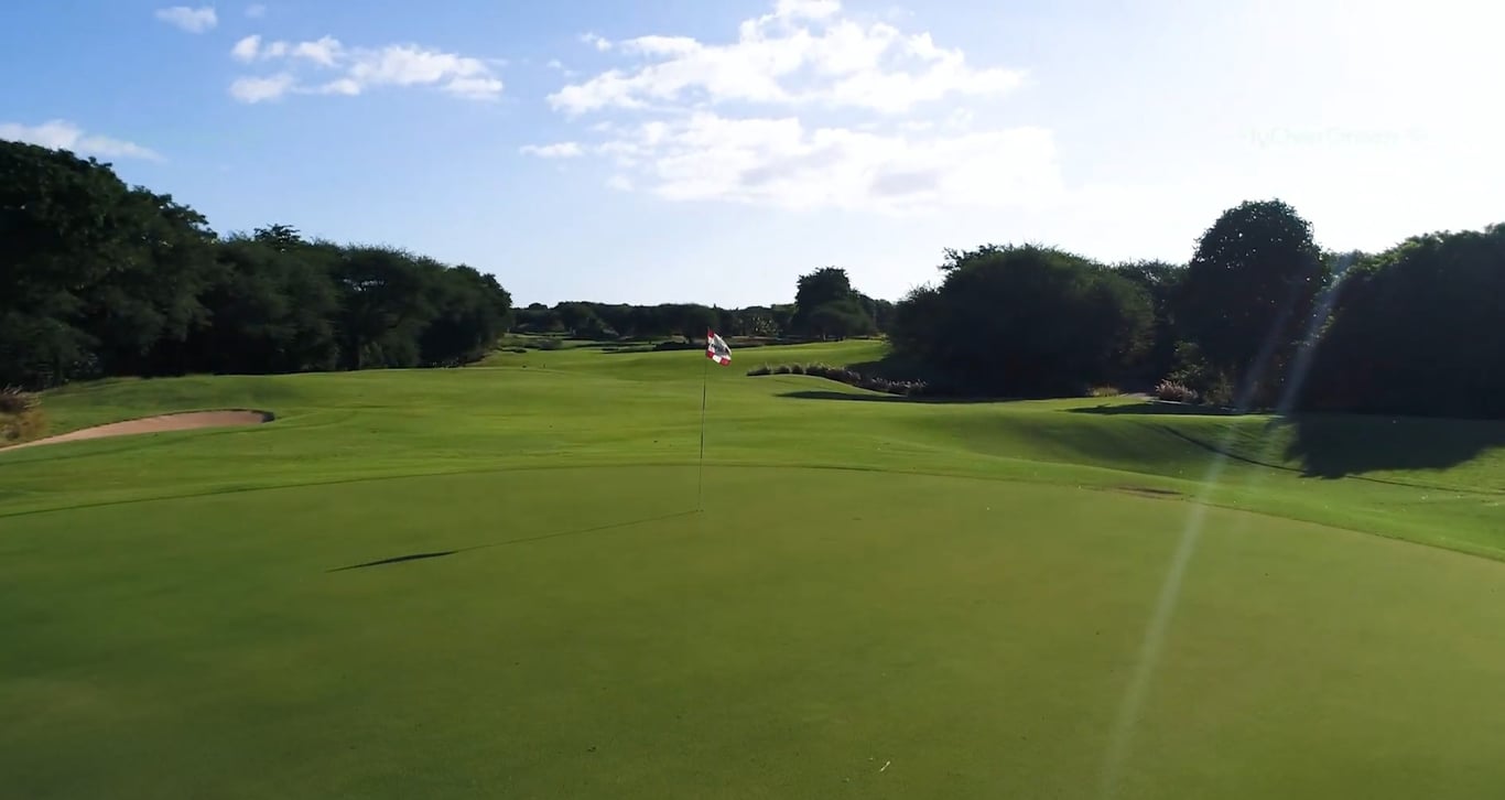 Tamarina Golf Club krok za krokom k jamke