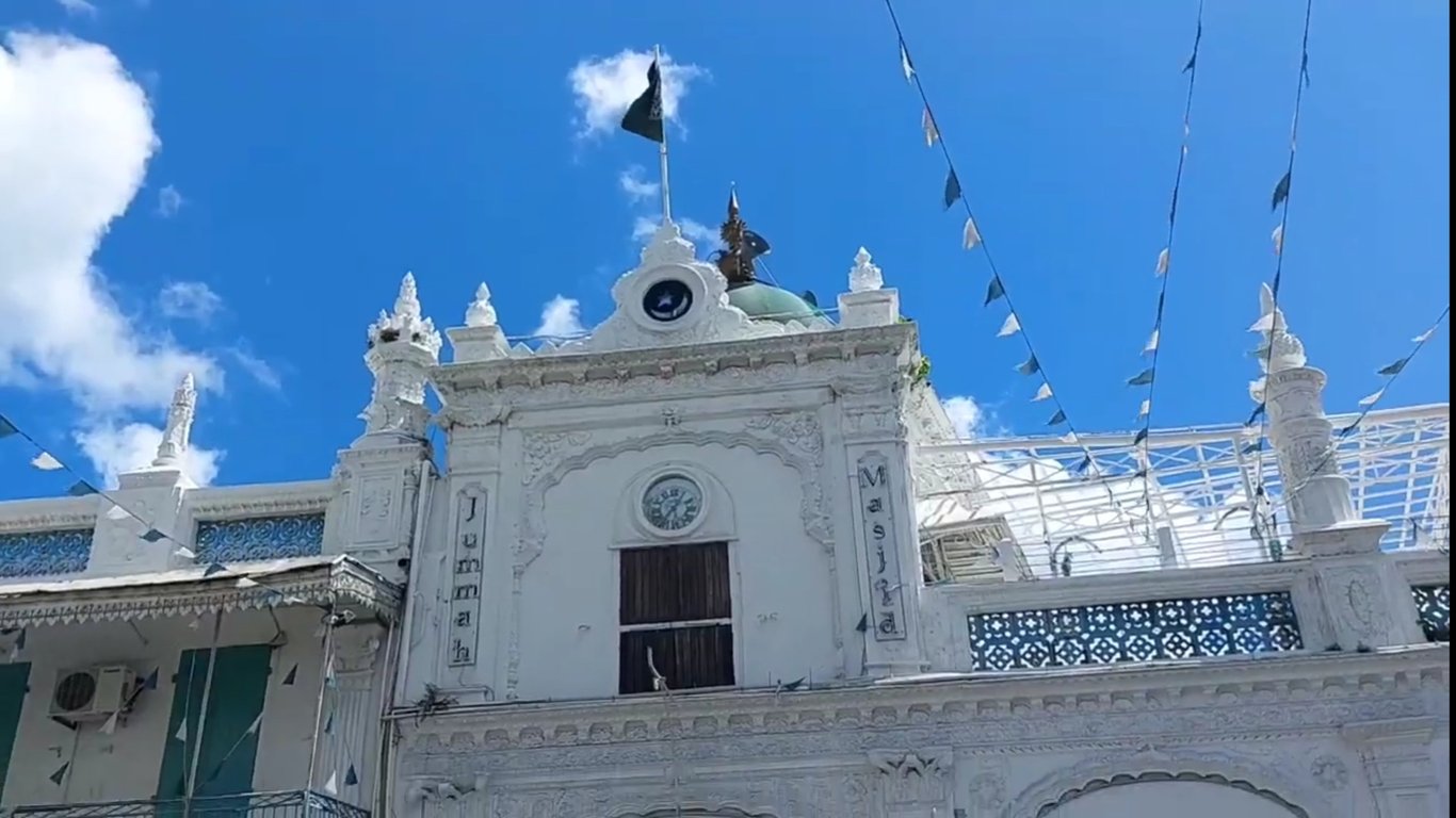 Mešita Jummah Masjid architektúra hornej časti mešity zvonka