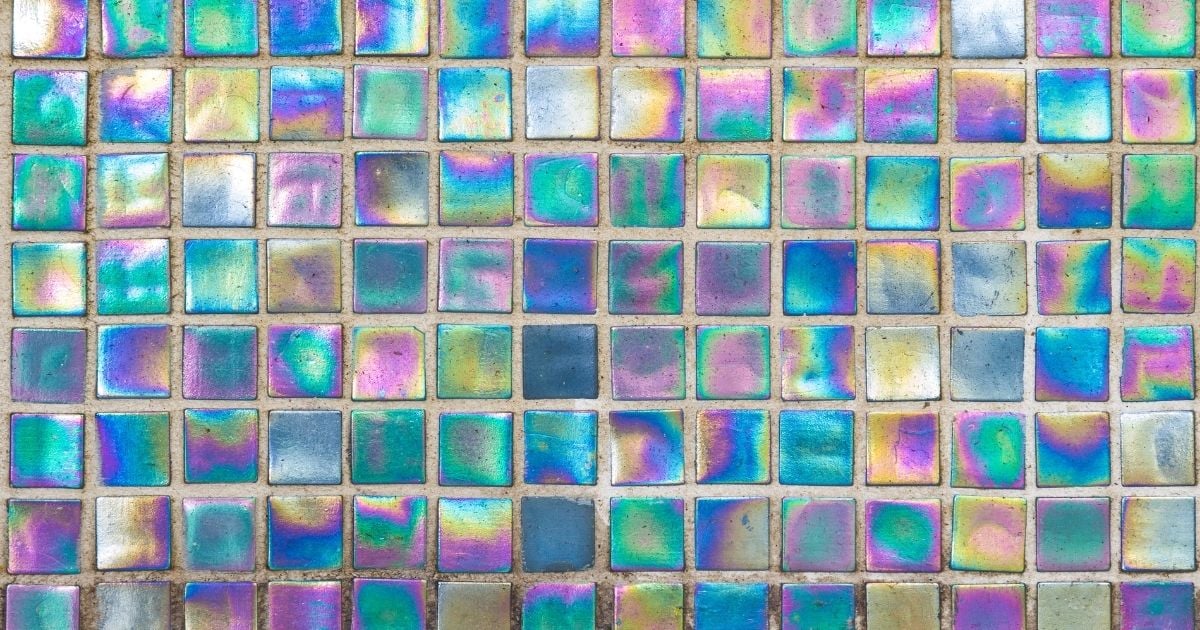 Get the feeling of a spacious shower with glass tiles!
