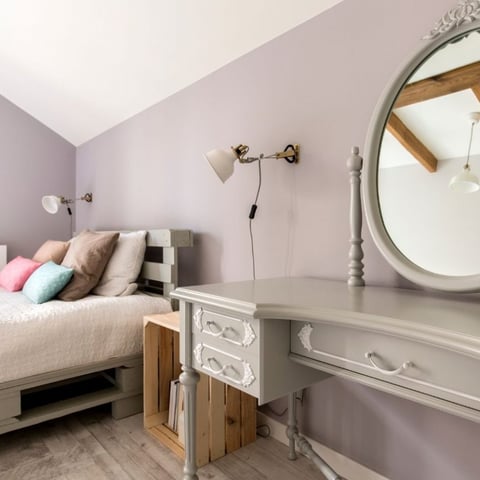 How to Decorate a Slanted Wall Bedroom Tips for a Cozy and Inviting Space 1536×864 1