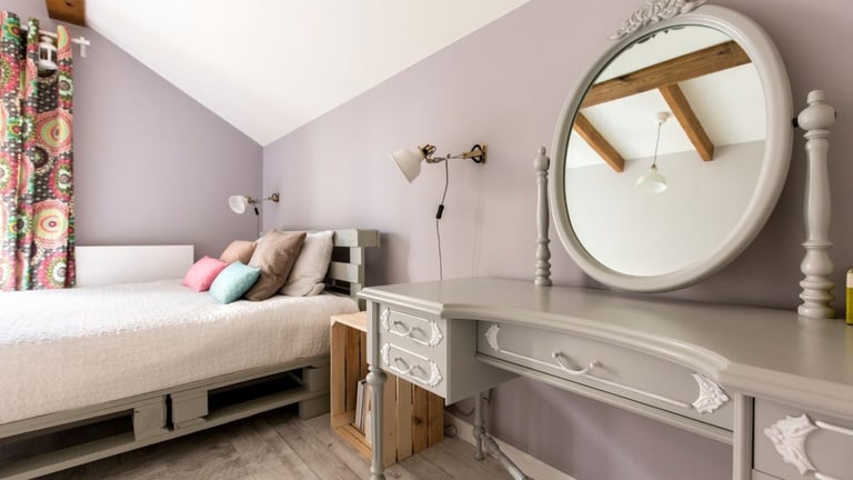 How to Decorate a Slanted Wall Bedroom Tips for a Cozy and Inviting Space 1536×864 1