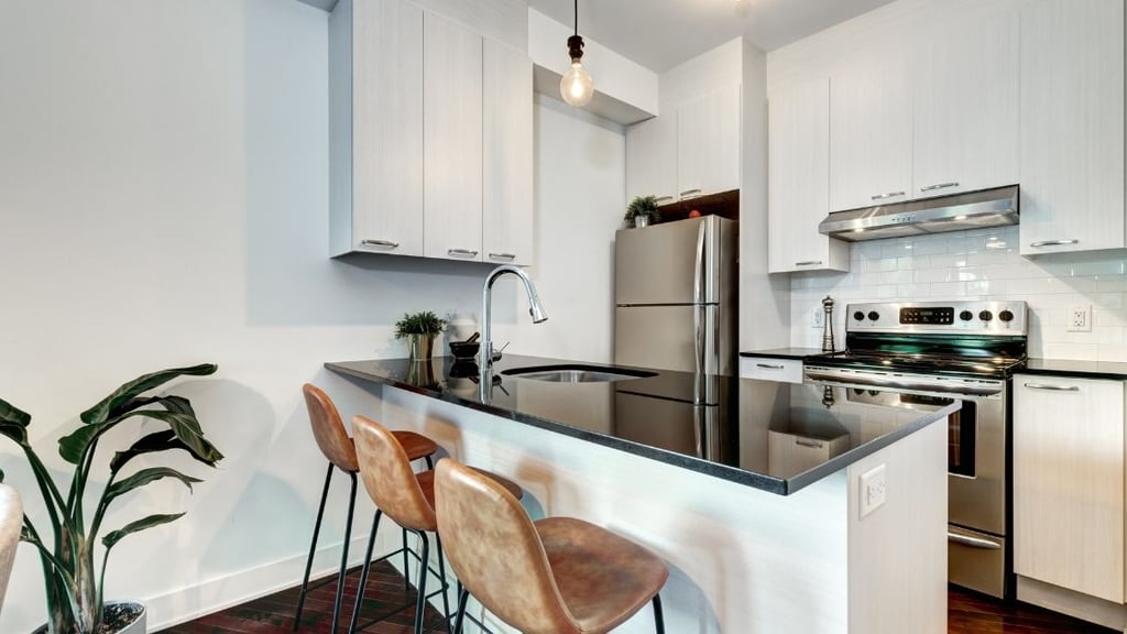 Modern Small Kitchen Black Countertop
