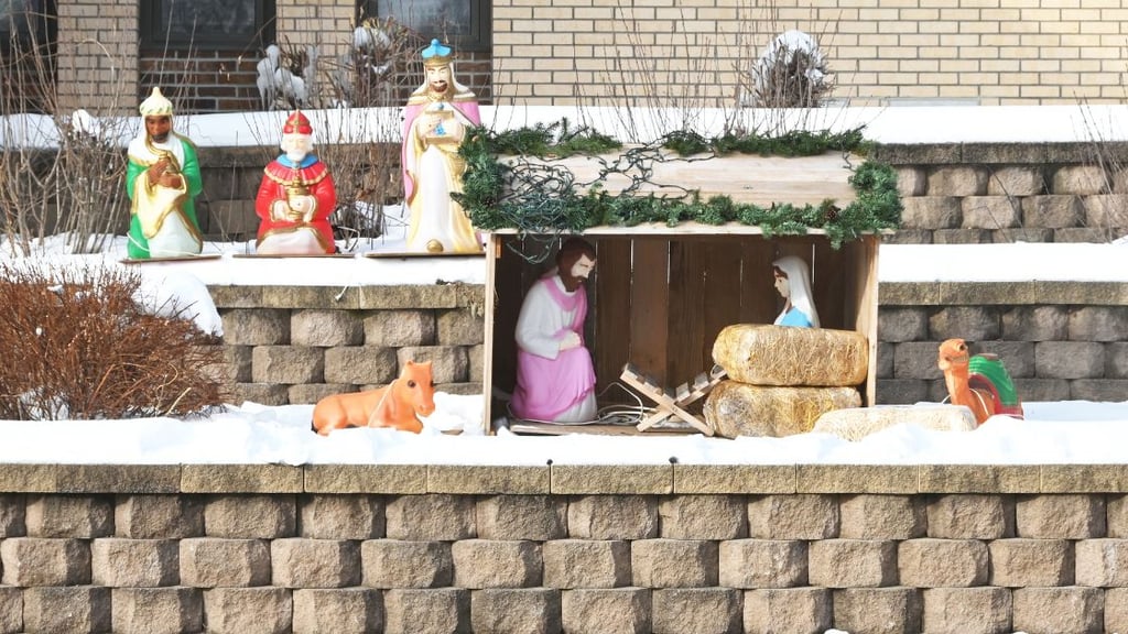 Seasonal Decorating Tips for Your Retaining Wall