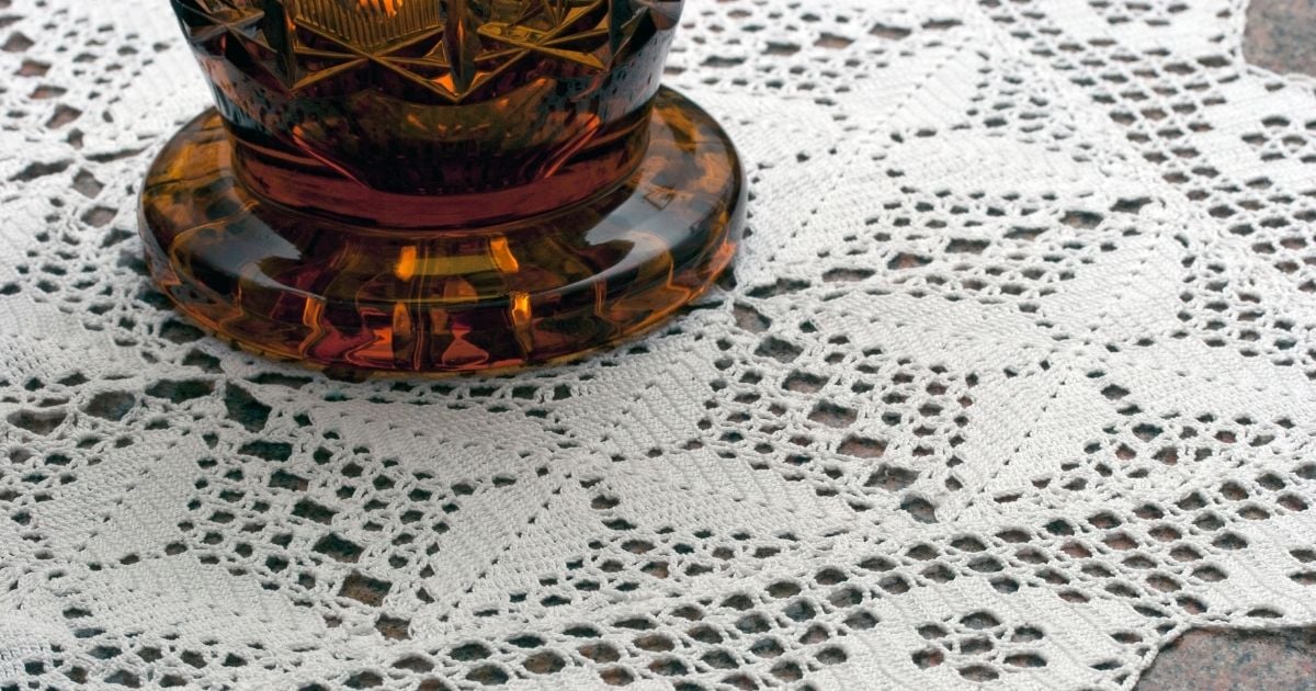 Weighing the Pros and Cons of Tablecloths