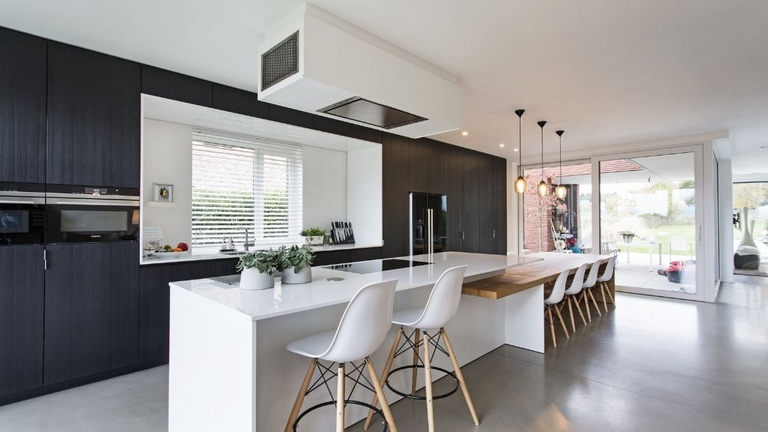 Kitchen With White Kitchen Island