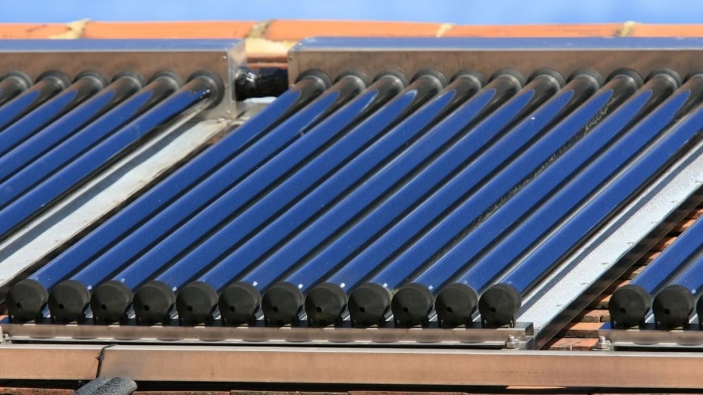 Evacuated Tube Solar Hot Water System