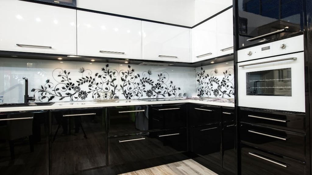Black and White Patterned Kitchen Backsplash