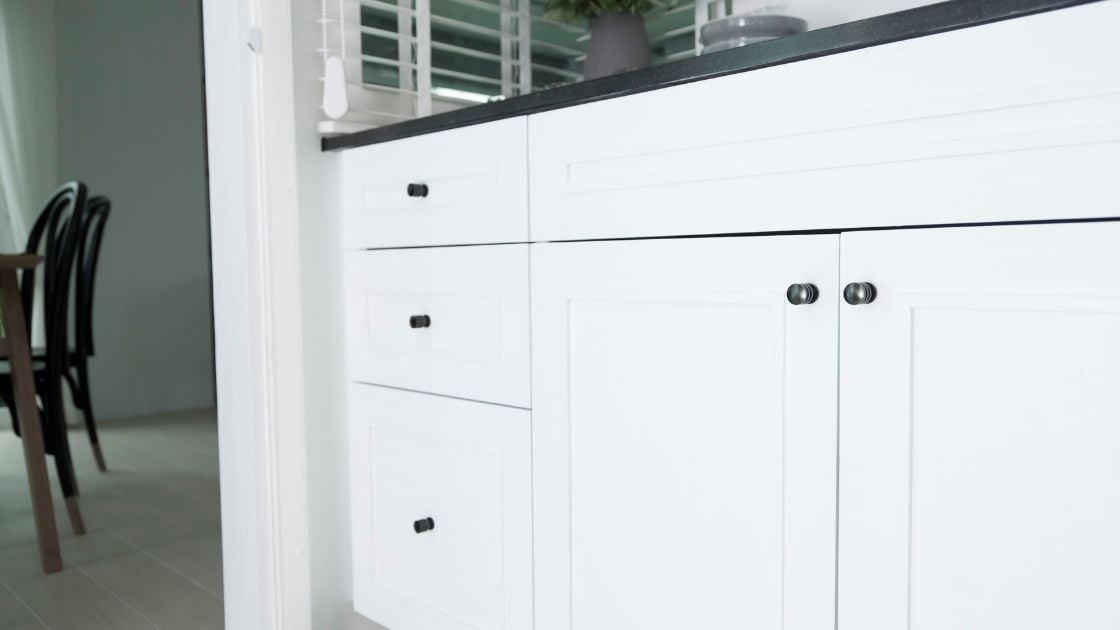 How do you line up cabinet handles?