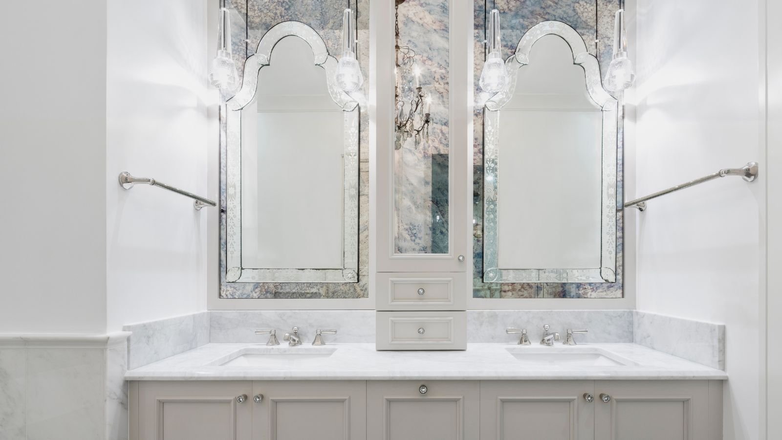 What is a Countertop Medicine Cabinet