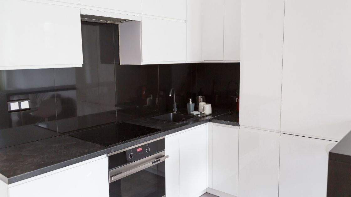 Black and White Kitchen (31 Bold Designs)