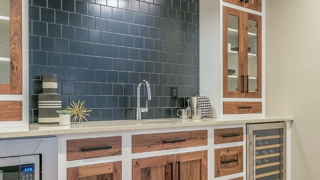 Backsplash Ideas for White Kitchen Cabinets