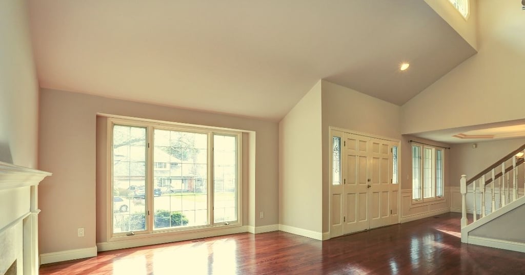 The Pros and Cons of Vaulted Ceilings