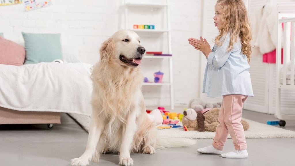 Golden Retriever Protect Kids