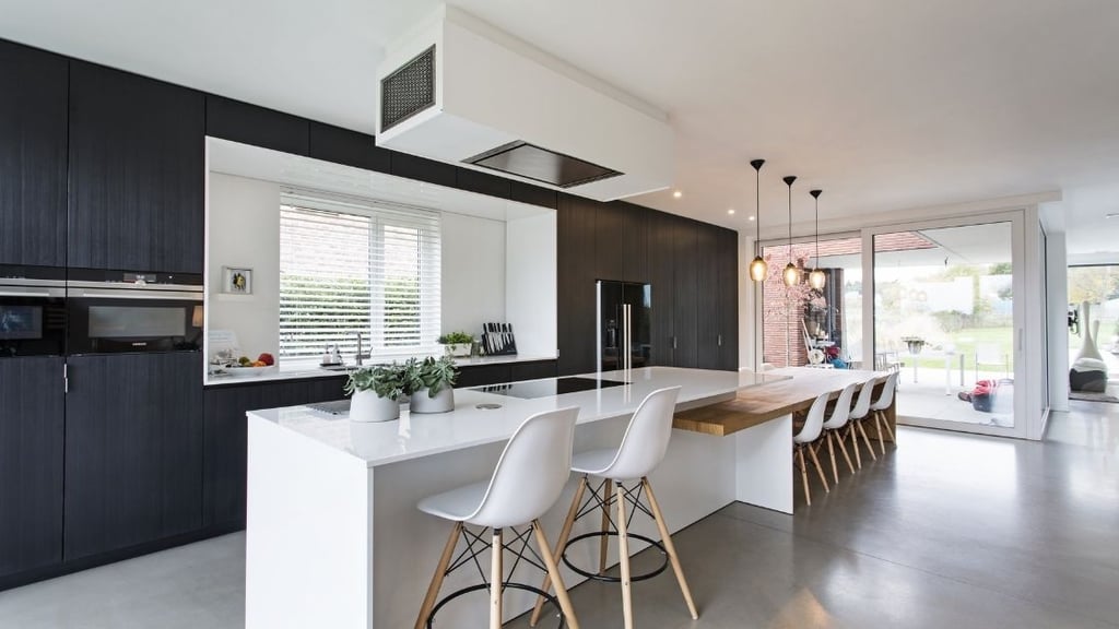 Kitchen With White Kitchen Island