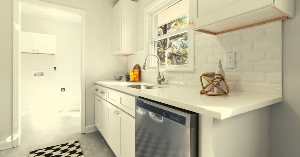 Tips for Picking the Perfect Countertop to Compliment Your White Cabinets