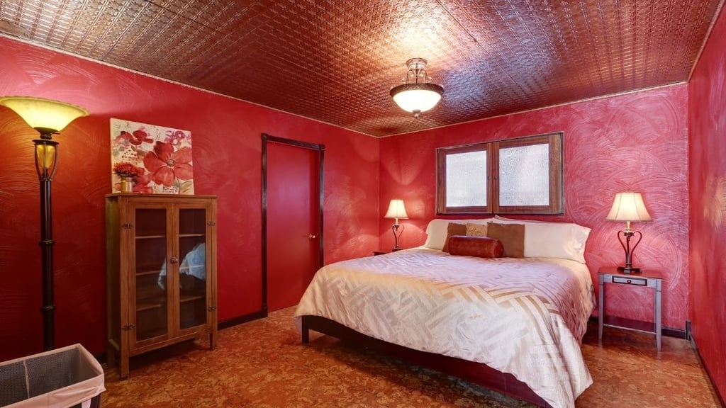 Red Bedroom Design