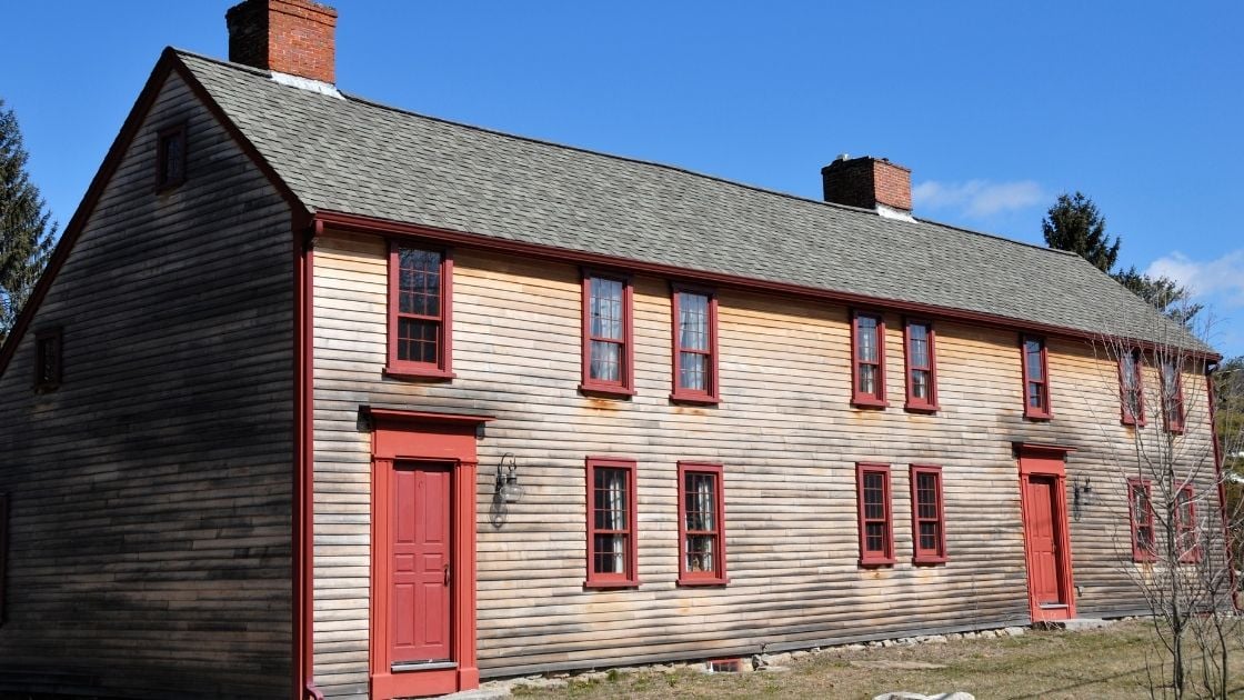 Saltbox House (A Unique American Style)