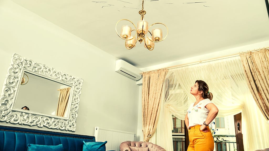 How do you turn a flat ceiling into a tray ceiling