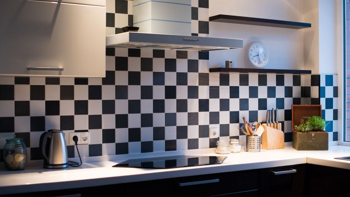 White Kitchen Countertop Black And White Cabinets
