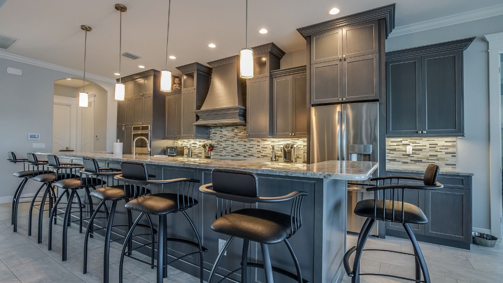 Ideas to help you create your perfect grayscale kitchen
