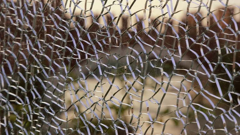 Can You Fix A Crack In A Mirror