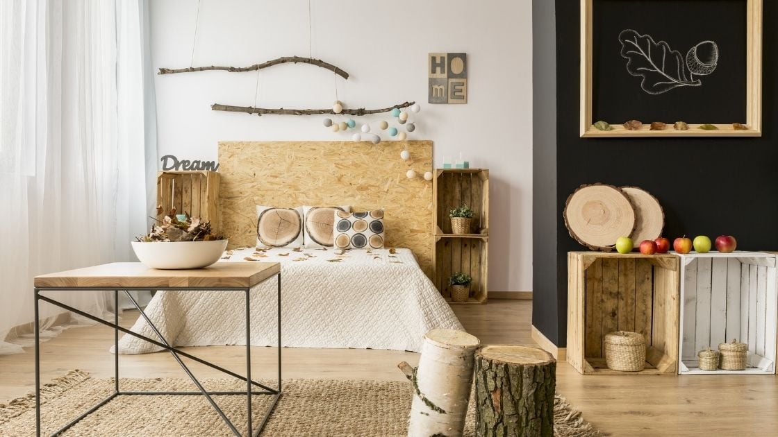 The white walls and the many wooden accessories give this room a warm, inviting feel.  Wooden crates provide storage and shelving.  There are even logs used for decoration.