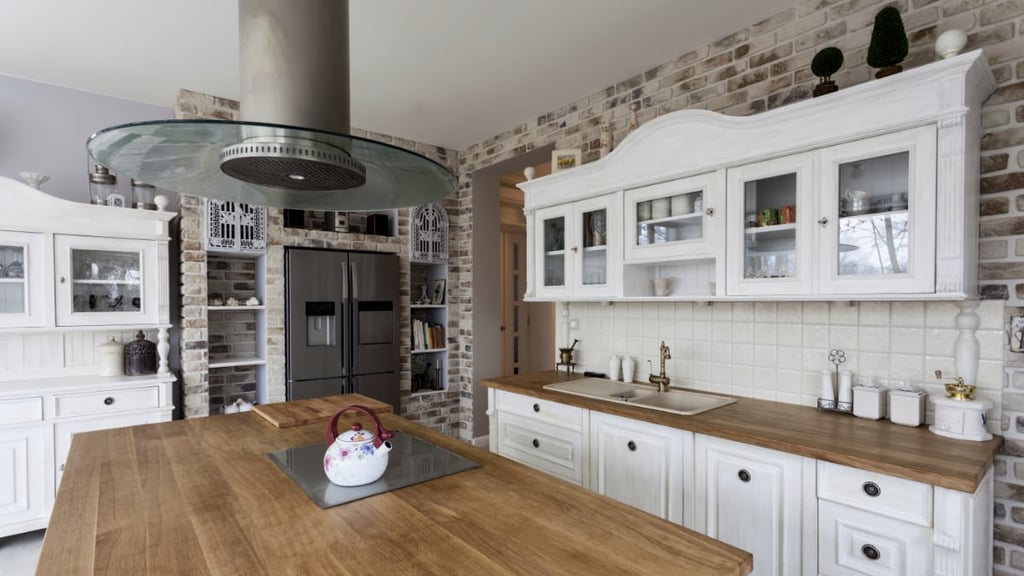 How much does it cost to cabinet a kitchen 1