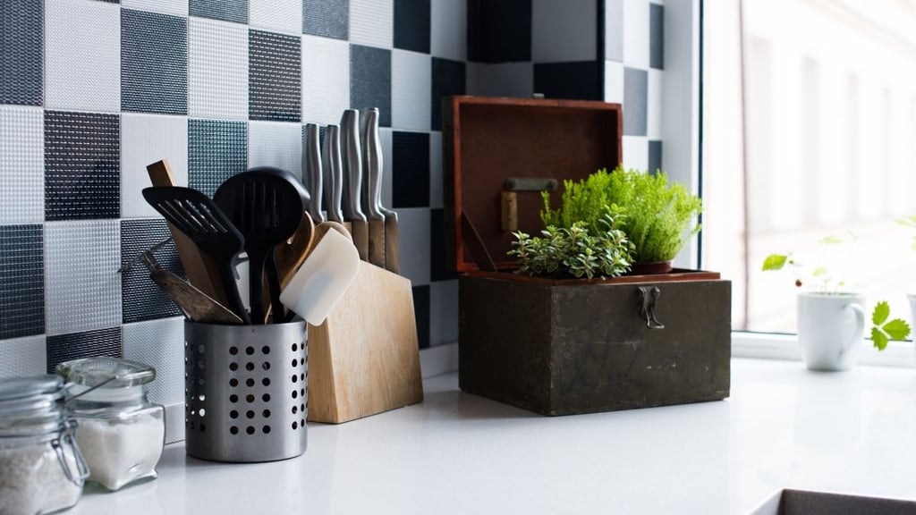 White Kitchen Countertop Black And White Backsplash