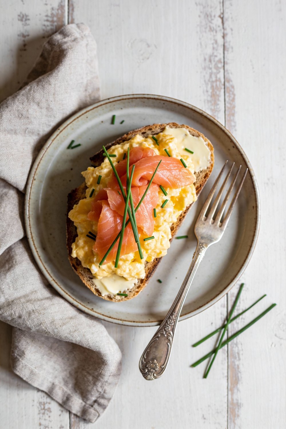 The Gastropub Scramble: Creamy Eggs with Smoked Salmon & Chives