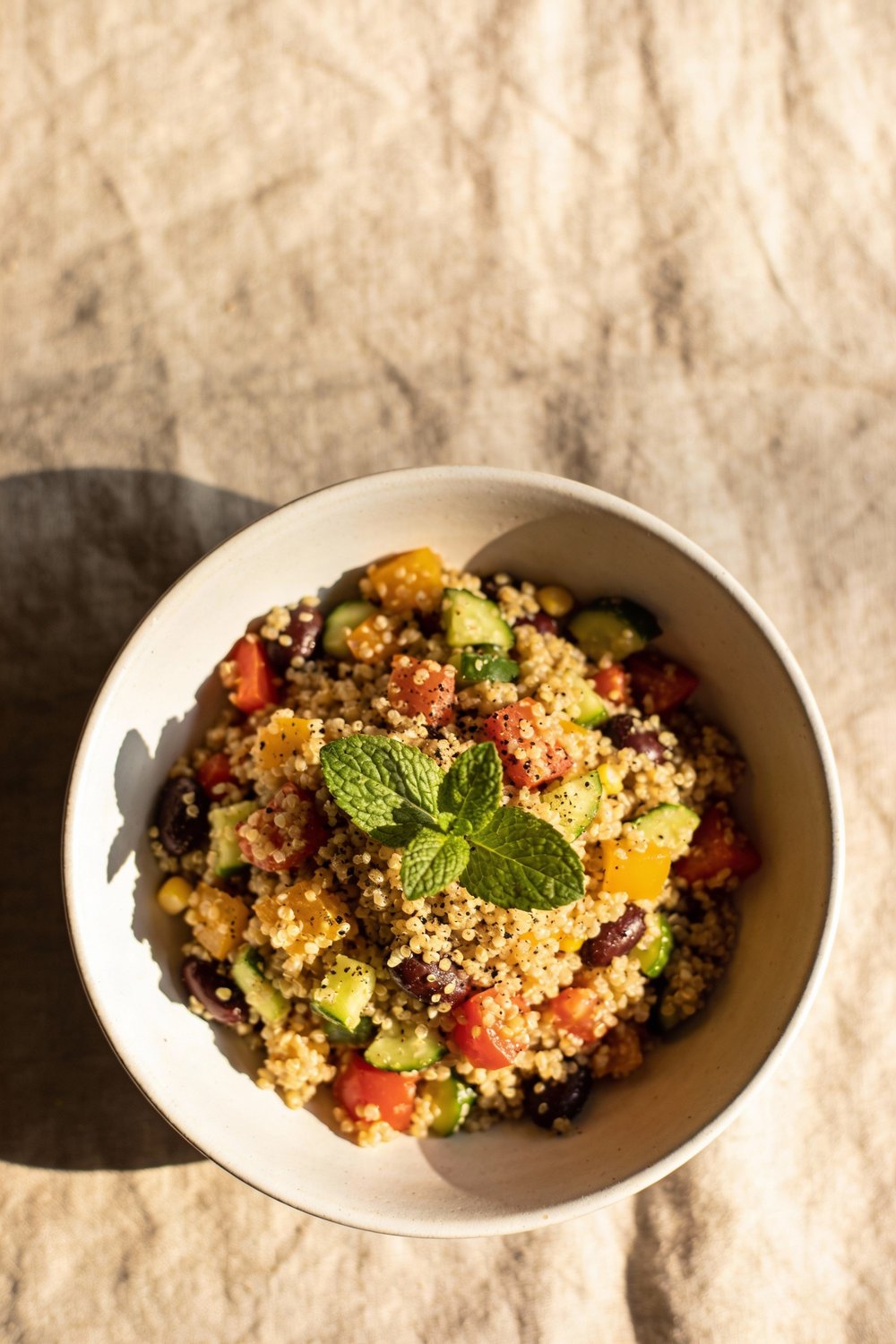 Mediterranean Quinoa Salad with Zesty Lemon-Garlic Vinaigrette