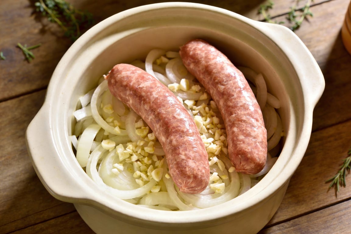 slow cooker beer-braised brats with caramelized onions