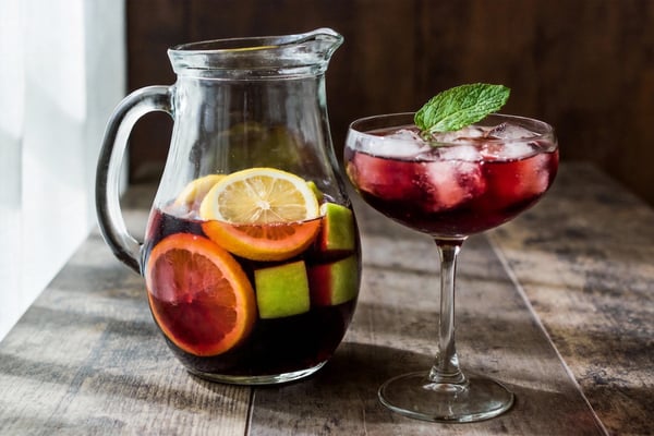 Traditional Spanish Sangría de Vino Tinto