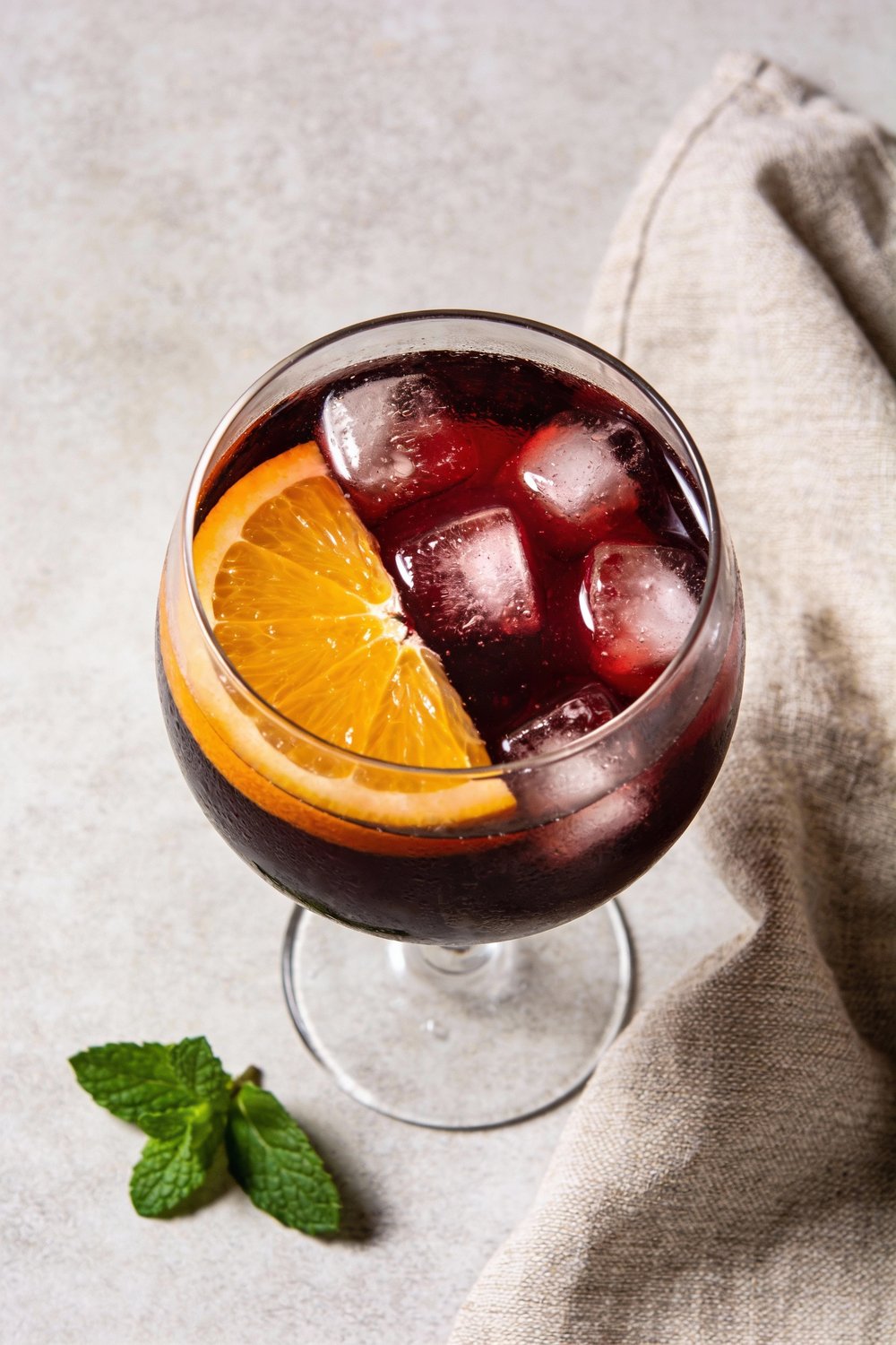 Traditional Spanish Sangría de Vino Tinto