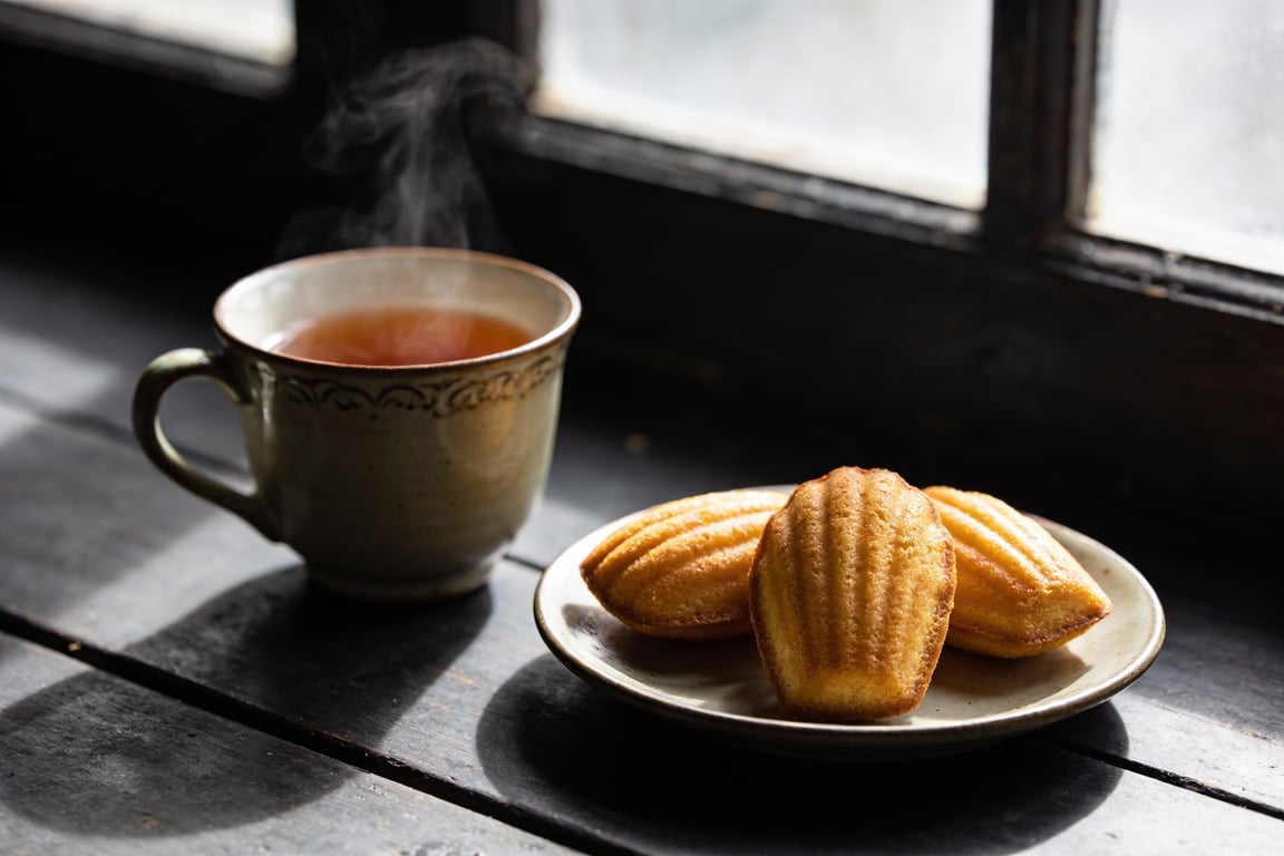 The finished Classic French Madeleines with a perfect bossé rise