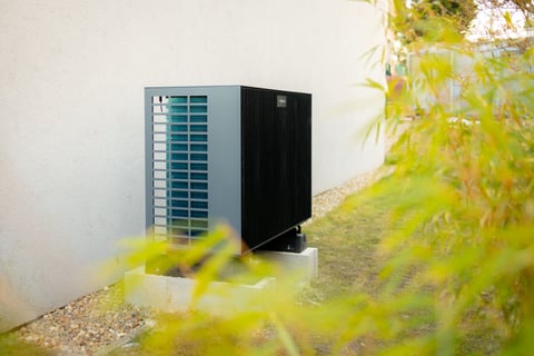 Plánování novostavby: Jak dosáhnout úsporného a udržitelného domova s obnovitelnými zdroji energie