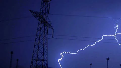 Protezione da sovratensioni negli impianti fotovoltaici: perché è fondamentale