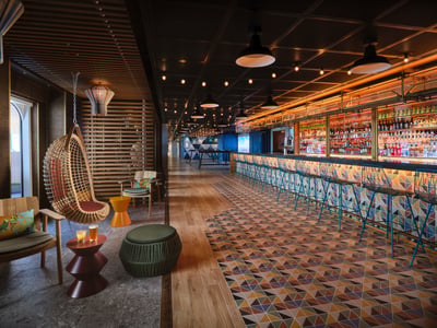 Bars & lounges