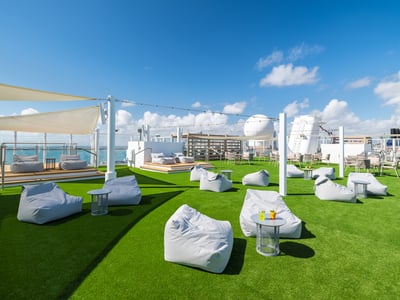 Bars & lounges