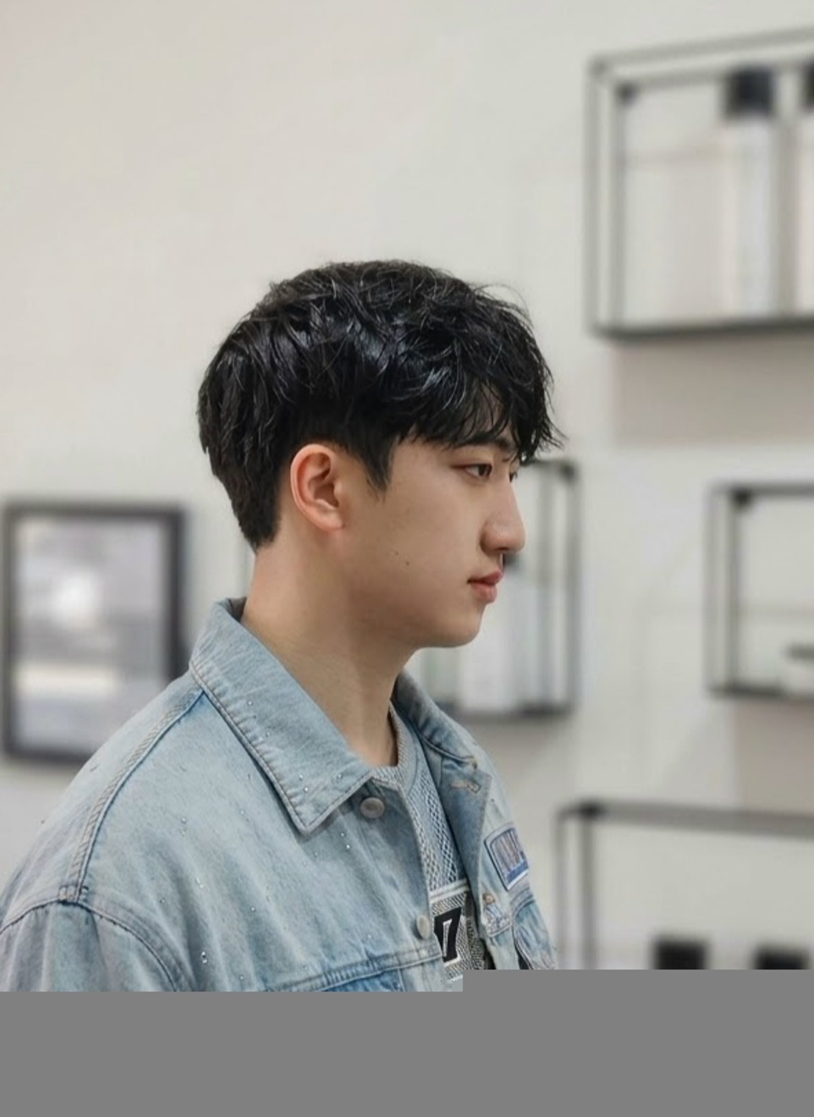 Stylish textured haircut with natural movement and a clean finish.