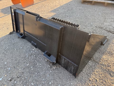 Unused Caterpillar 68" Bucket — photo 2