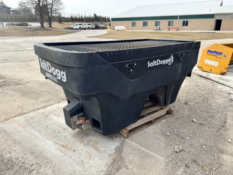 Salt Dogg Shpe 2000 Electric Poly Hopper Spreader — photo 1