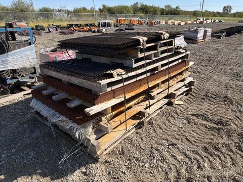 Pallets of Expanded Metal Mesh Sheets, 5 Pallets, Assorted Sizes, Approx. 168 Pcs — photo 2