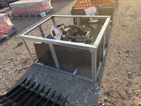LandHonor MGB-72-44W 44in Mini Skid Steer Grapple Bucket — photo 3