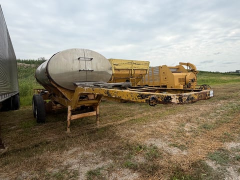 Pull Type Tank Trailer 2000 Gallon  — photo 3